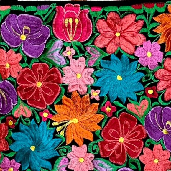 Embroidered Floral Tote ~ roomy ~ zipper closure ~ multicolor - Picture 3 of 7